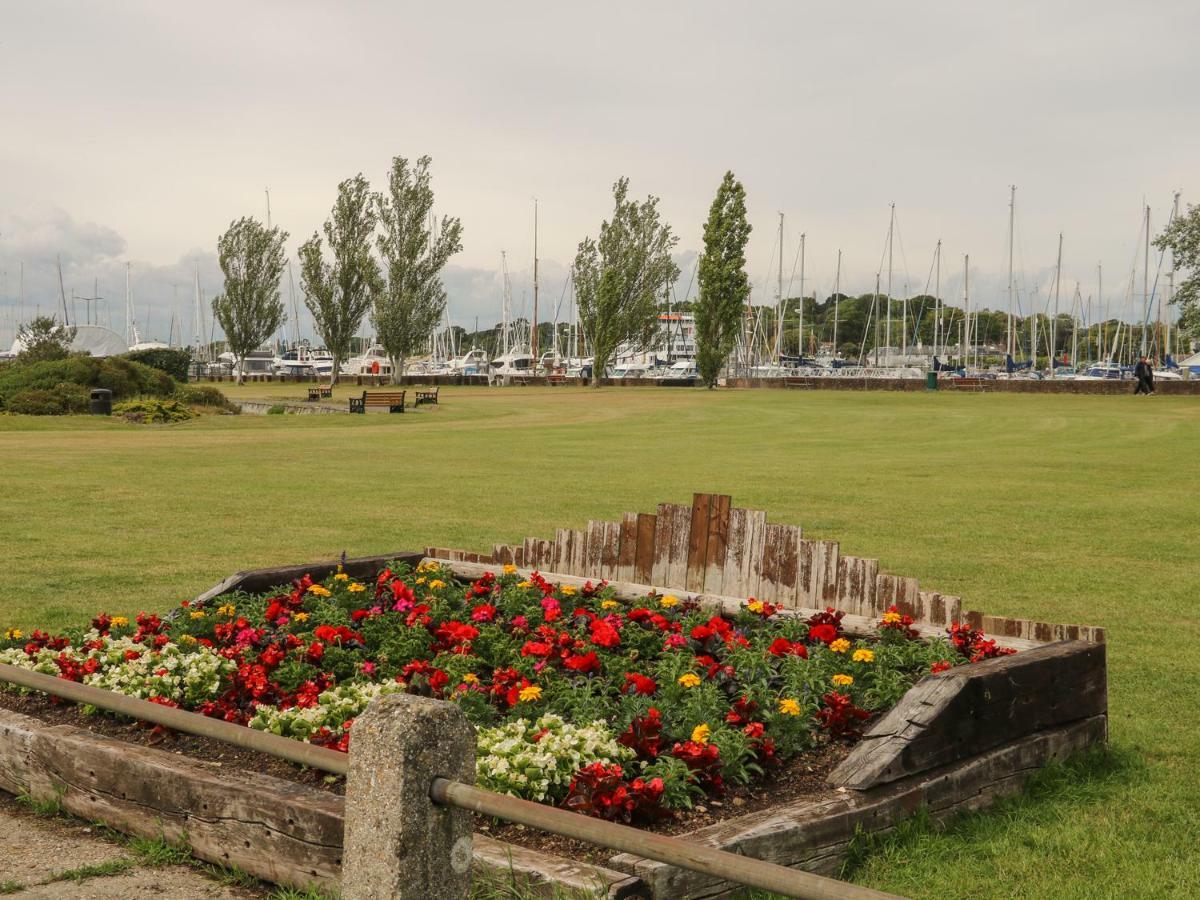 Number 7 Villa Lymington Luaran gambar